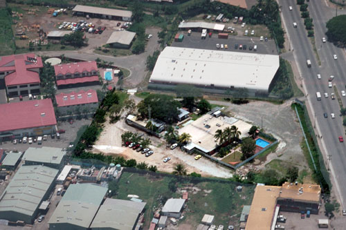 car_club_aerial_500px.jpg - 55429 Bytes